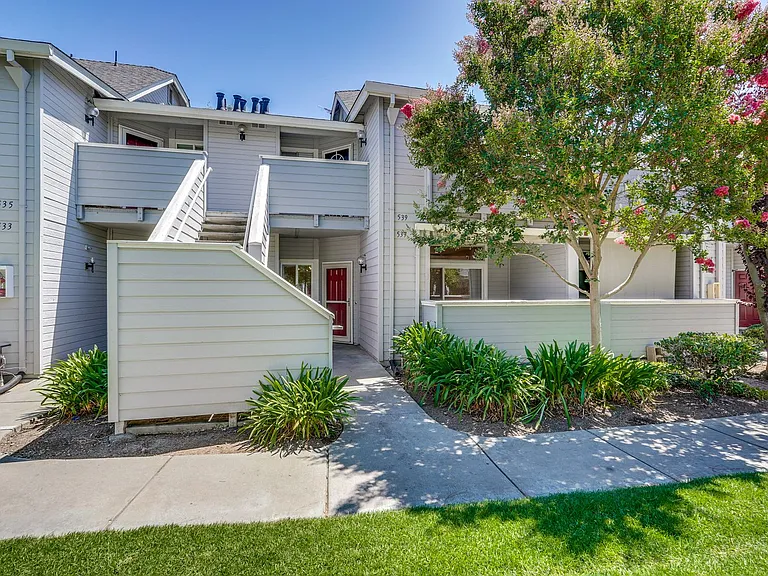 537 Shadow Dance Dr — Photo 1