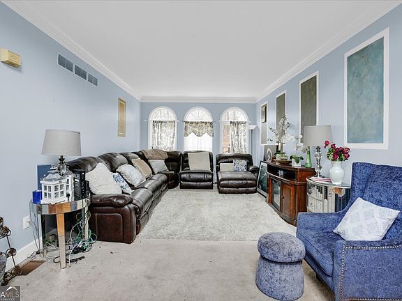 5th image of 215 Pebblecreek Pl SW