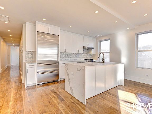 5th image of 124 W 79th St Ph B