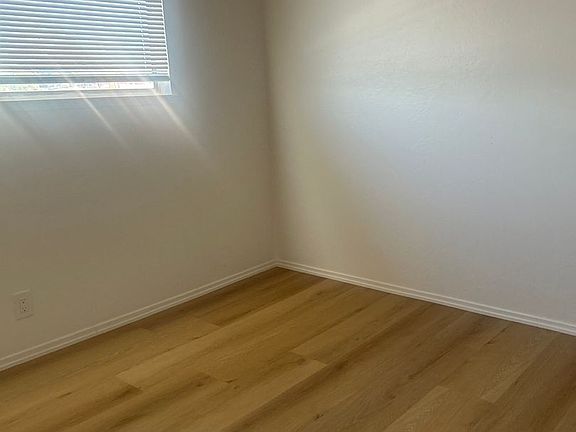 5th image of 21059-21063 Royal Ave #3