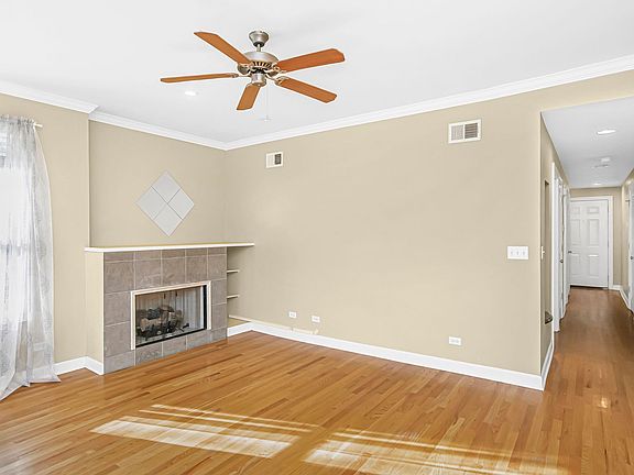3rd image of 6442 N Leavitt St APT 1e