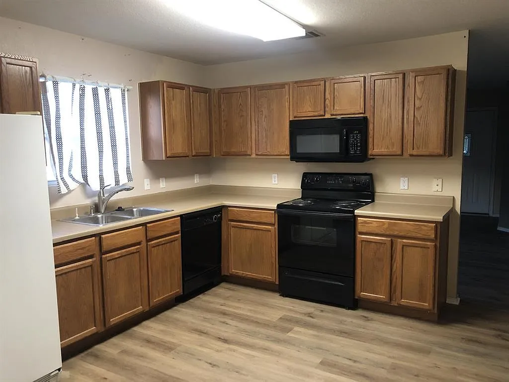 3 bed, 1424 sqft, $1,795 — Photo 2