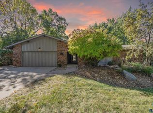 505 E Sunnybrook Dr, Sioux Falls, SD 57105