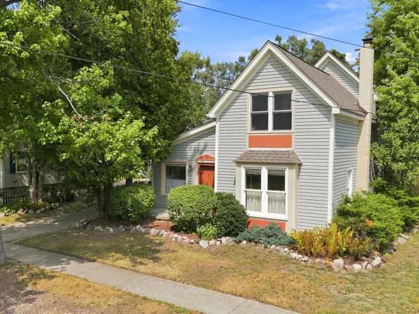 79 Dennison St, Oxford, MI 48371