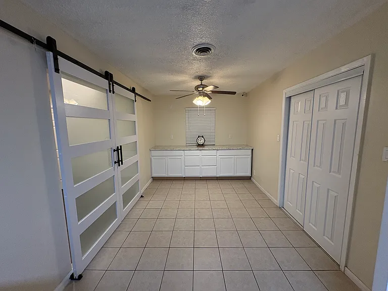 8639 Sonneville Dr — Photo 15