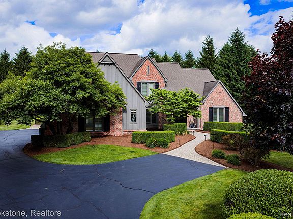 3rd image of 7768 Somerhill Ln