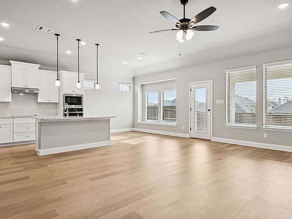 3rd image of 4525 Aralia St