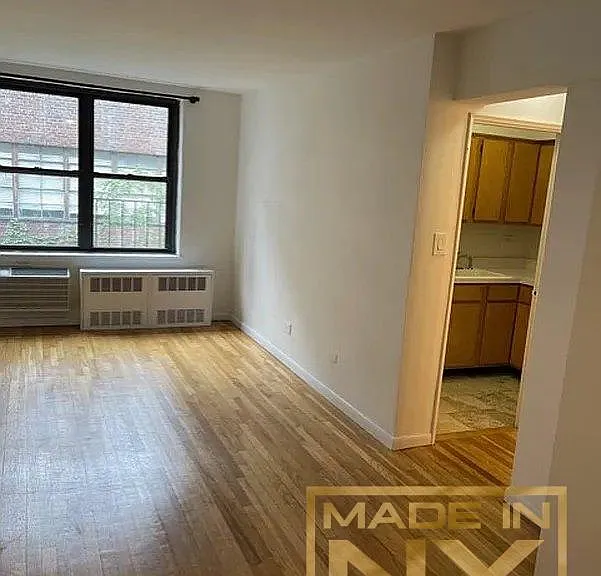 327 W 30th St #4B — Photo 3