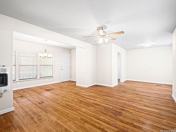 3rd image of 210 Eland Dr.