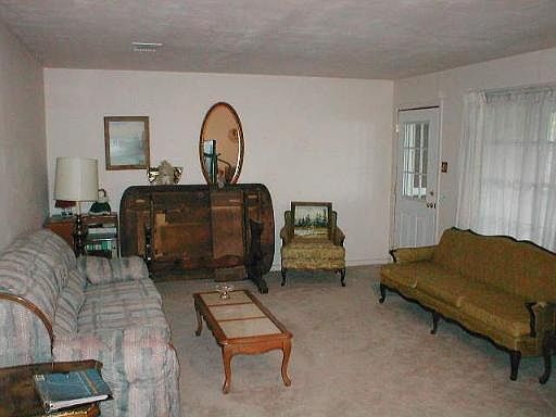 4th image of 519 E RECIO ST