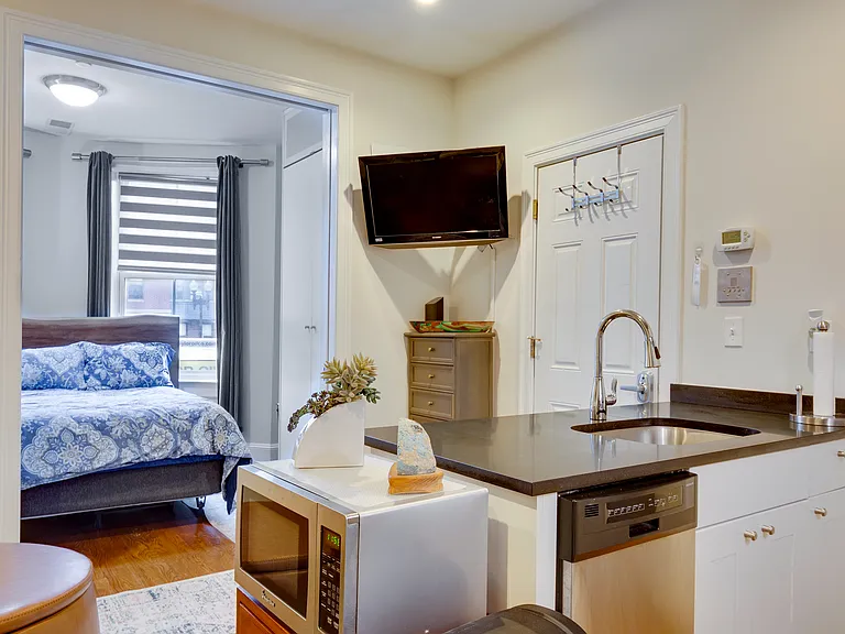 652 Massachusetts Ave #2 — Photo 3