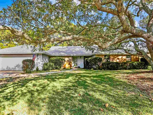 1328 Tiger Ln, Gulf Breeze, FL 32563