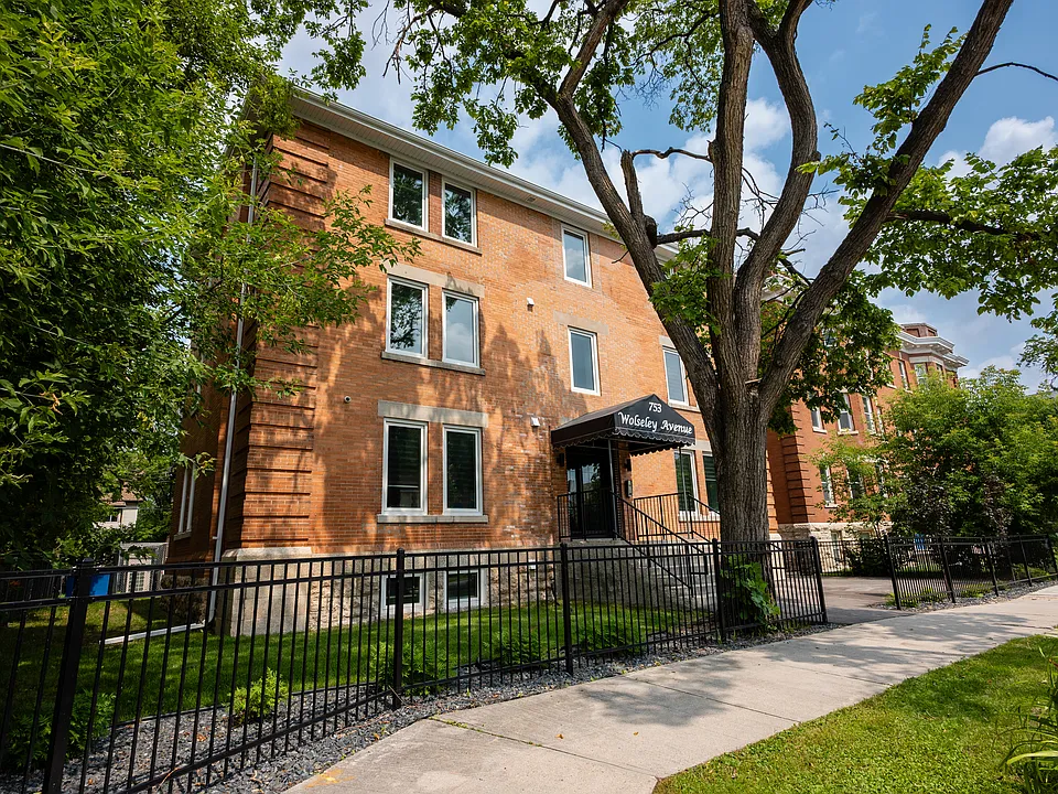753 Wolseley Ave #201
