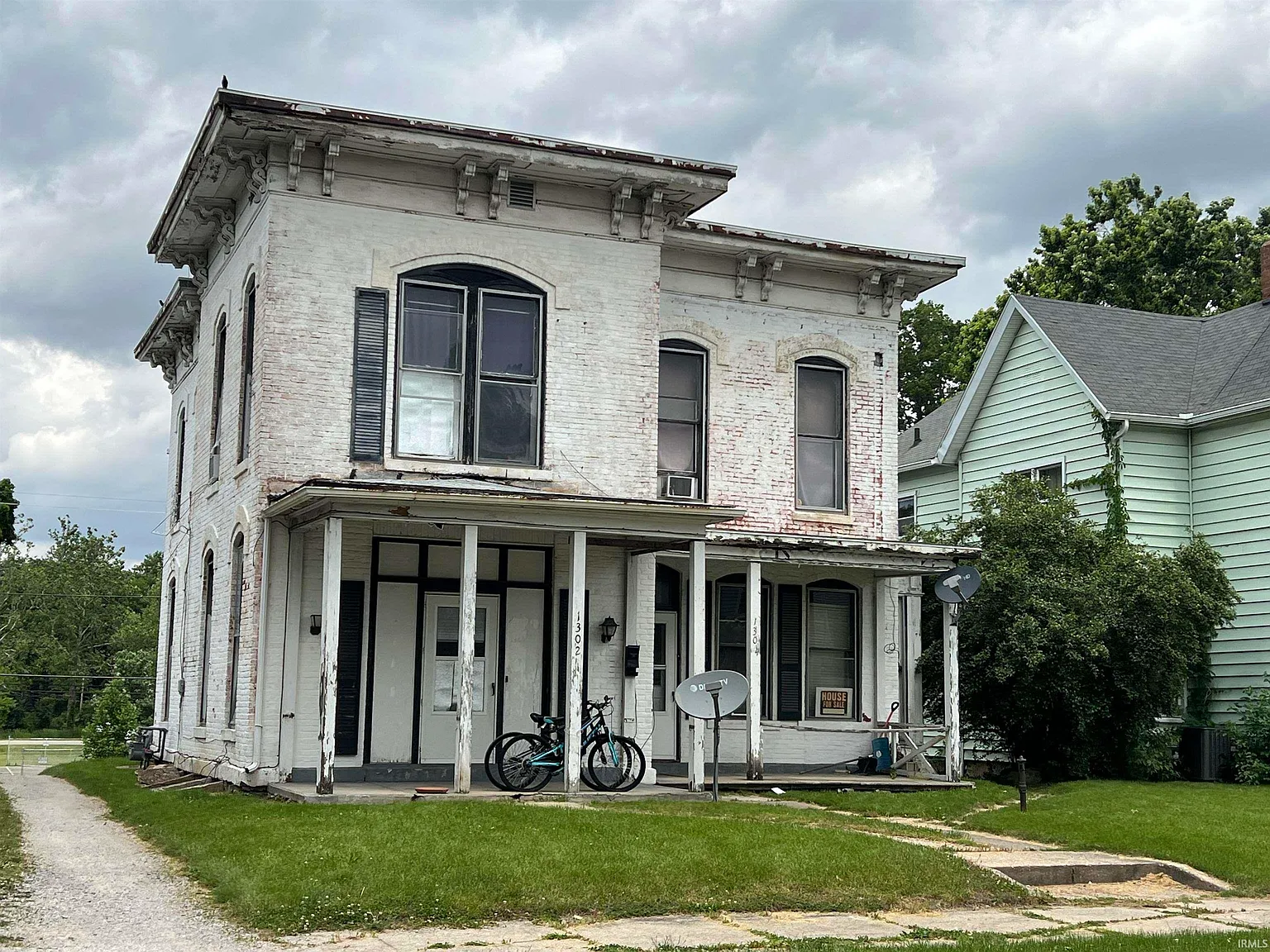 1302 E High St photo 1