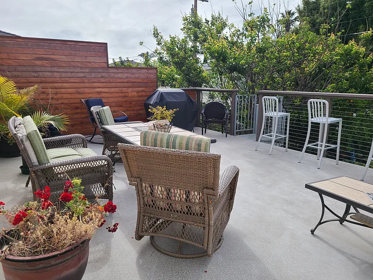 1052B Loring St — Photo 6