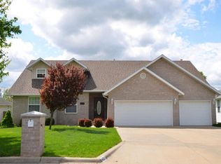 407 S Yellowwood Dr, Springfield, MO 65809