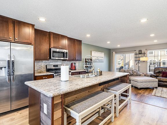 2nd image of 695 Eagle Ct