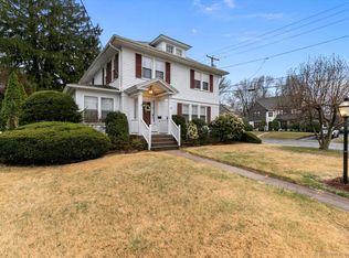 3 Middle Rd, Hamden, CT 06517