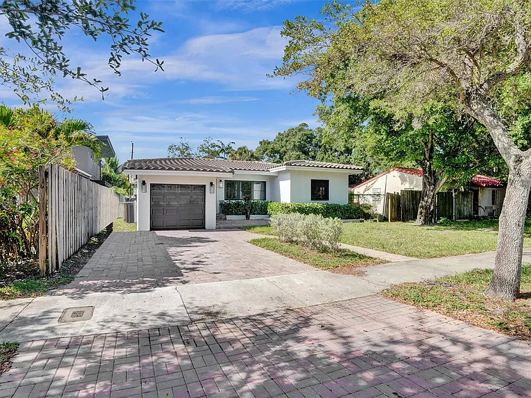 807 SW 18th St — Photo 58