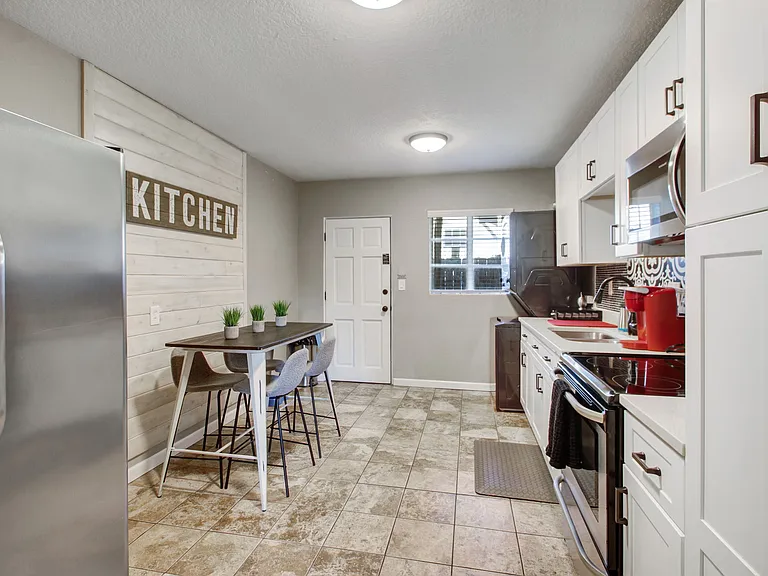 805 West St #B — Photo 10