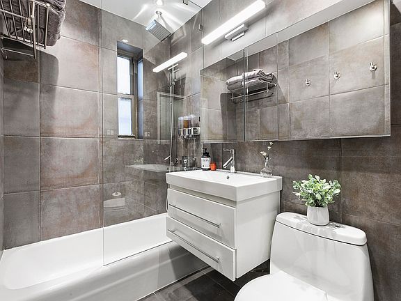 4th image of 170 W 23rd St APT 3R