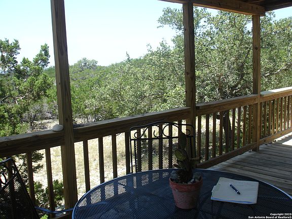 3rd image of 282 Ledge Rock Dr