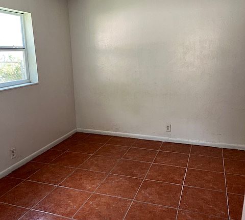 4th image of 7289 Southgate Blvd