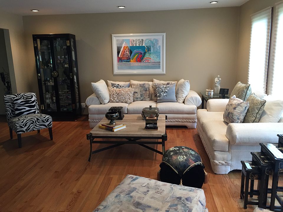 Spacious format living room