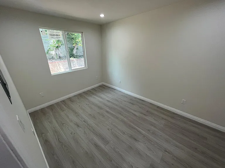 9739 Danube Ave — Photo 5
