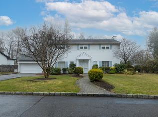 251 Wyndcliffe Rd, Scarsdale, NY 10583