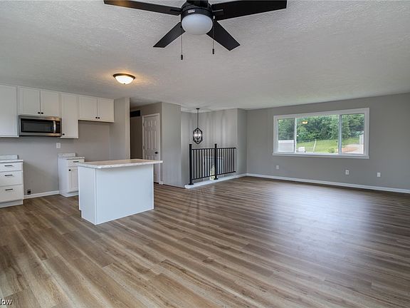 4th image of 52 Saint Andrews Blvd