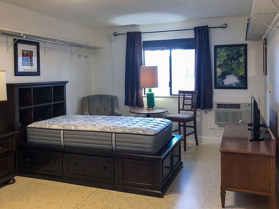 1st image of 1540 W Broadway St #4