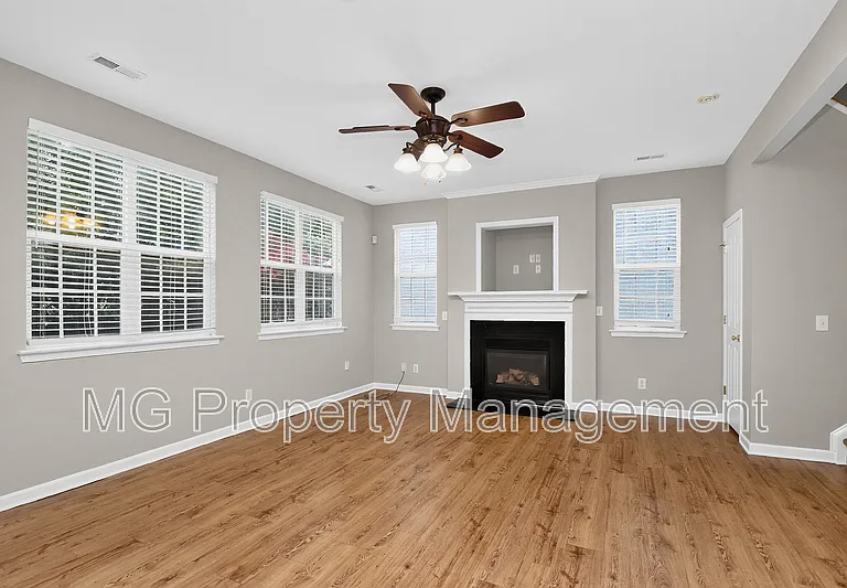 16223 Circlegreen Dr — Photo 3