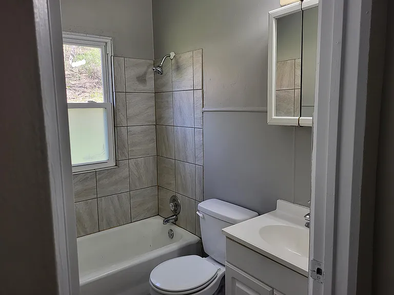 2608 Grant St — Photo 7