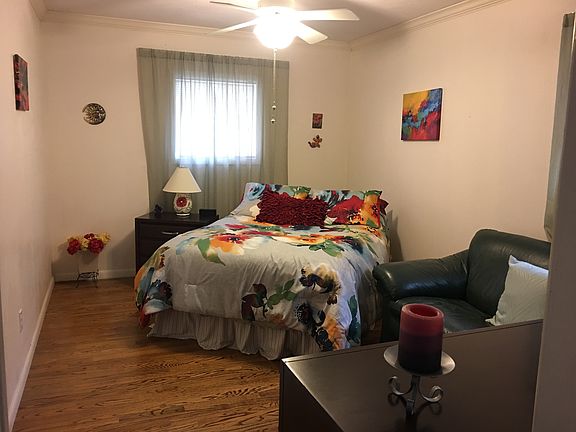 Up bedroom 