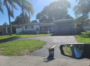 2260 Gulfstream Dr, Hollywood, FL 33023
