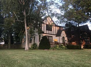 686 Neff Rd, Grosse Pointe, MI 48230