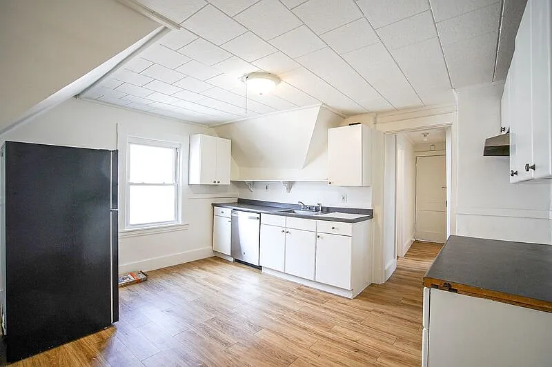 2 bed, 1.0 bath, 1070 sqft, $1,495 — Photo 2