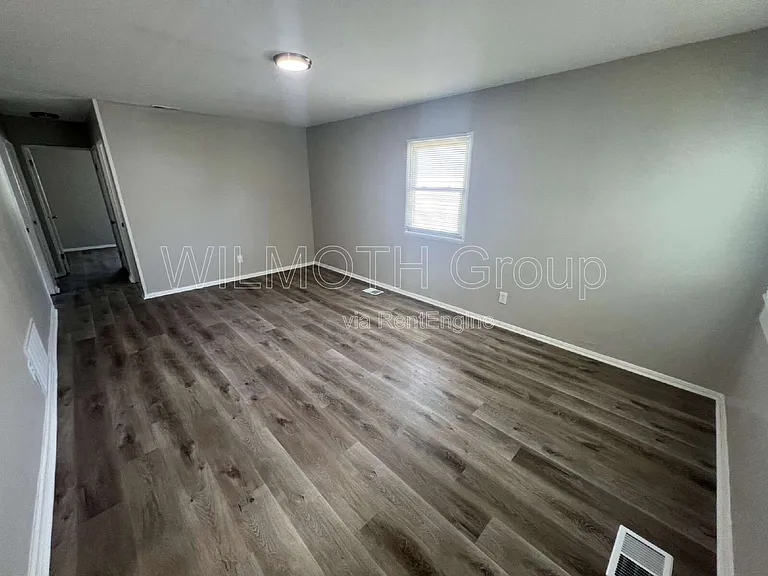 2920 N Lasalle St — Photo 2