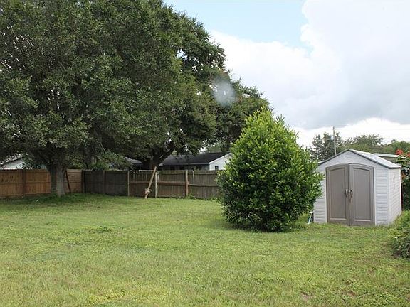 3rd image of 639 Oleander Dr SE