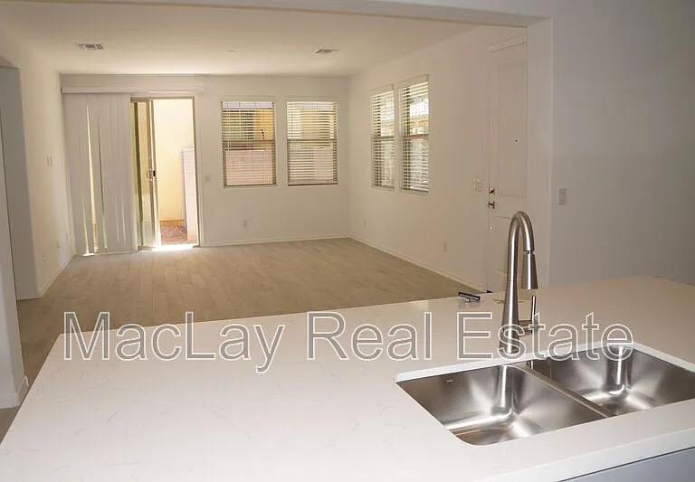 3809 N 100th Dr — Photo 11