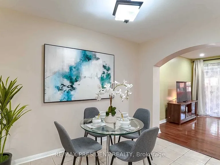 55 Eastway St — Photo 5