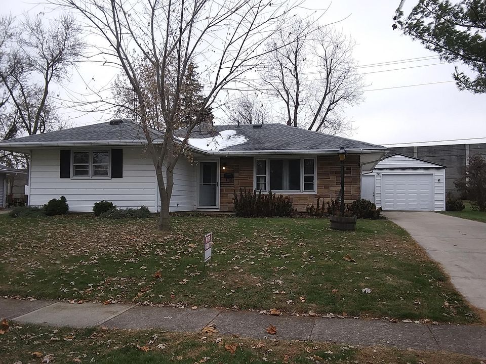 1st image of 22 Bellaire Dr