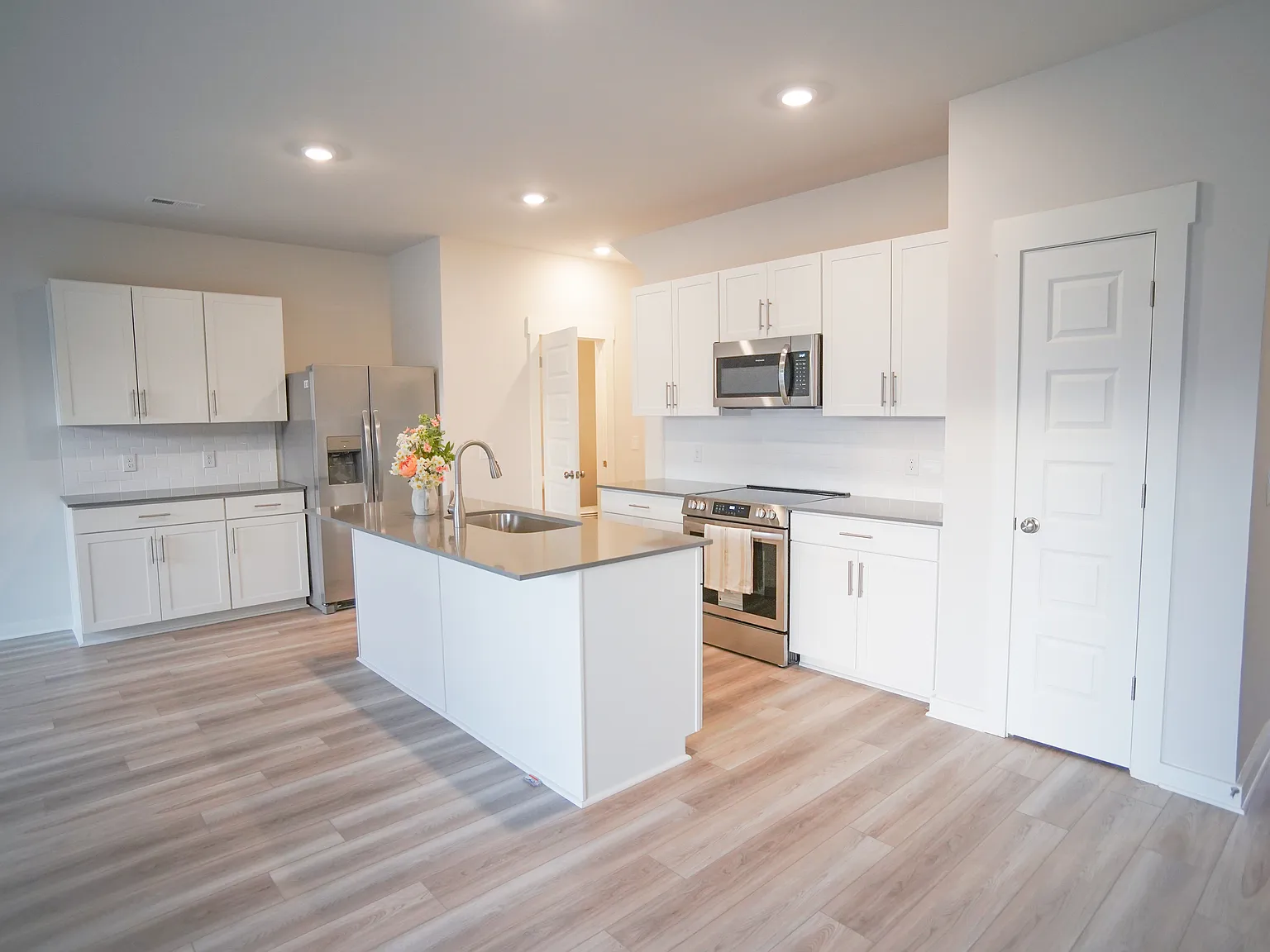 3 bed, 1673 sqft, $2,050 — Photo 2