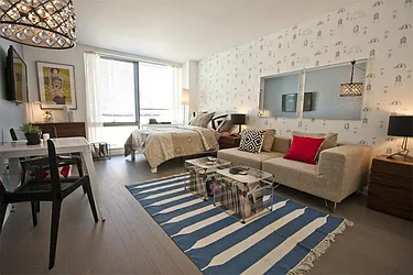 Rented by R New York