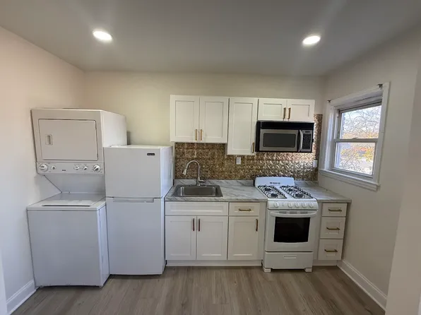 15 Washburn Ave APT 2, Brooklyn, MD 21225