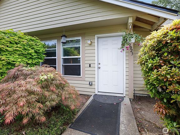 4th image of 9921 9923 148th Street Ct E