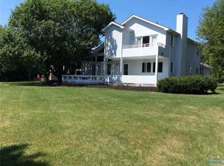 4360 E Chatham Dr, Port Clinton, OH 43452