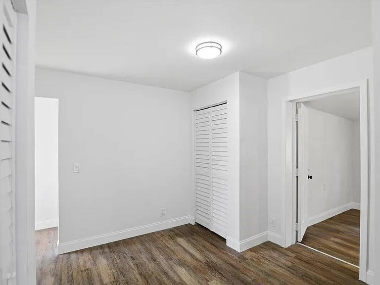 270 SW 10th Ave #1 — Photo 17