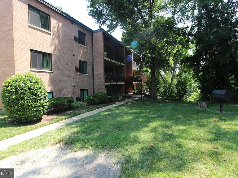 3210 S 28th St #401 — Photo 13